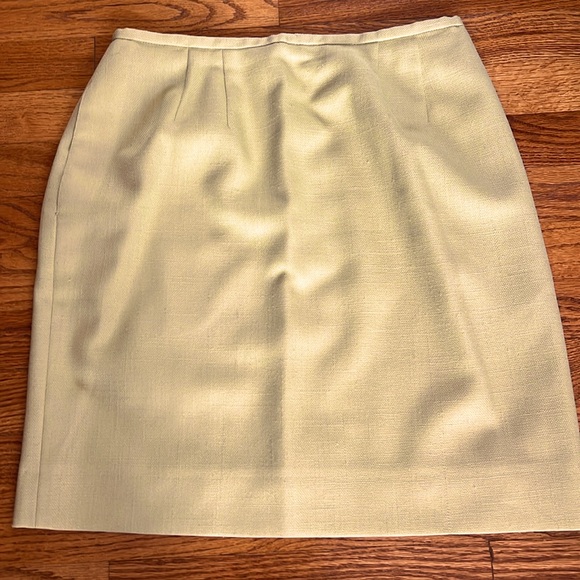 The IT color soft green transitional suit.10p.Lined.Beautiful gold/enamelbuttons - Picture 6 of 8